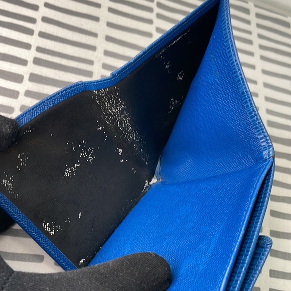 Louis Vuitton Blue Epi Snap close bi fold wallet in great vintage condition - Picture 8 of 15